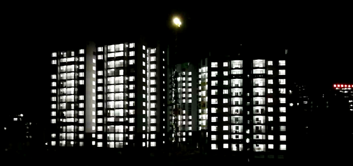 東蘭縣移民安置小區(EPC)項目夜景。李樂(lè ) 攝.png