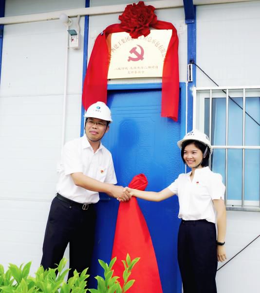 4.1陳祖訓為項目黨支部成立揭牌。謝微旋 攝700.JPG