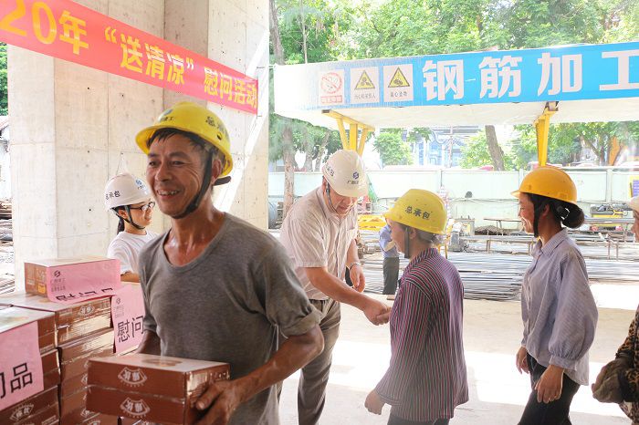 區工業(yè)設計院住宅項目送清涼。張釗林 攝.JPG
