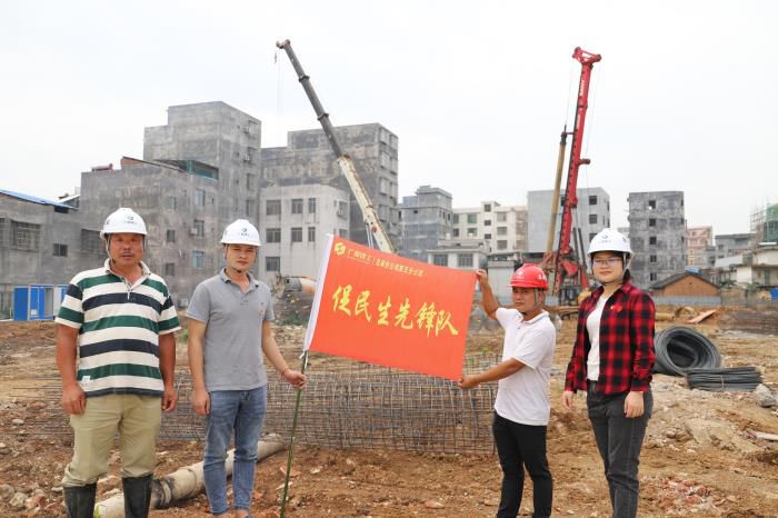 5.1授旗現場(chǎng)。侯健杰 攝 (2)700.JPG