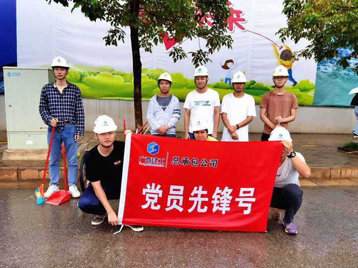 志愿服務(wù)隊合影。賴(lài)柳汀.jpg