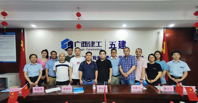 雙方合影留念。五建設計研究院供圖（修圖）.jpg