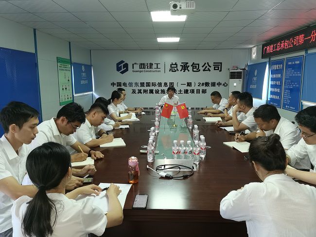 上黨課現場(chǎng)。韋文 攝（修圖）.jpg
