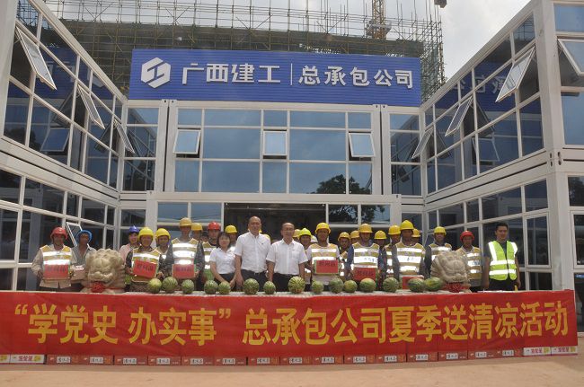 慰問(wèn)活動(dòng)合影。王瑾貞 攝（修圖）.jpg