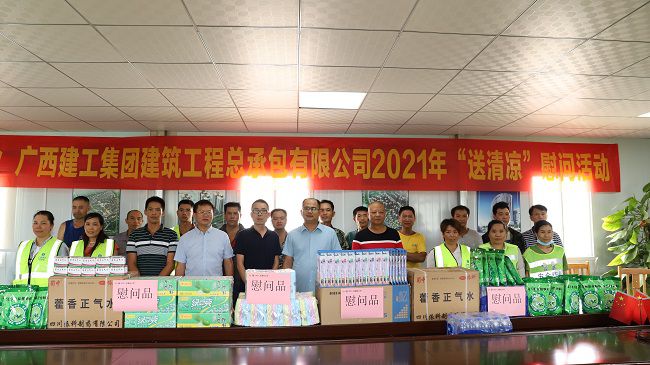 合影。楊鈺 攝（修圖）.jpg