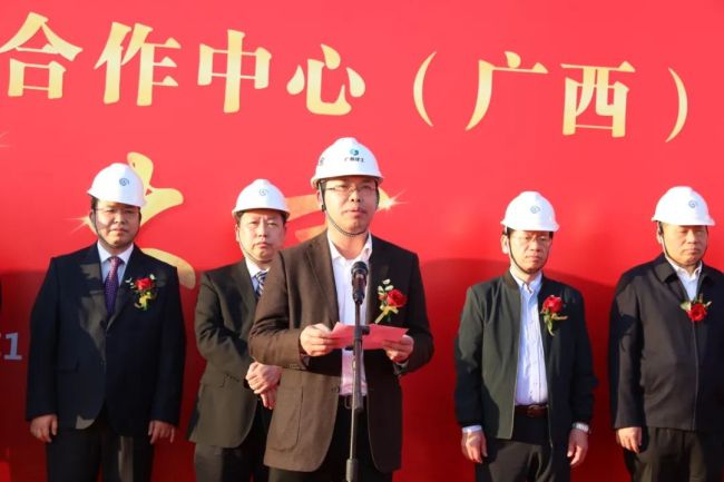 陳祖訓講話(huà)（修圖）.jpg