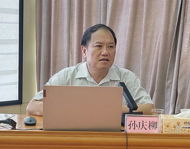 孫慶柳在講課。黃寶生 攝（修圖）.jpg