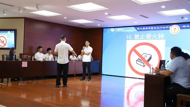 趣味猜詞比賽現場(chǎng)。楊鈺 攝（修圖）.jpg