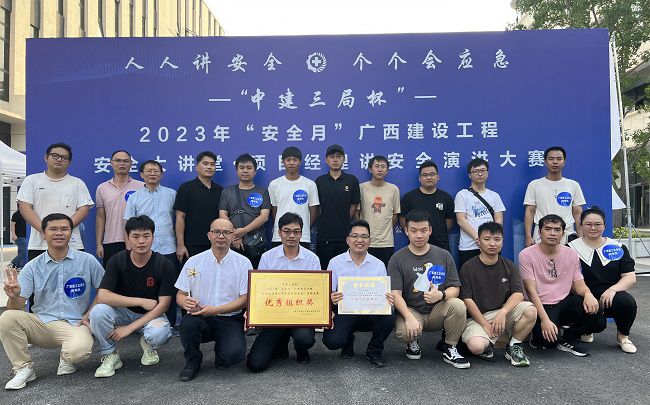 參賽選手及啦啦隊合影。黃琛晗 攝（修圖）.jpg