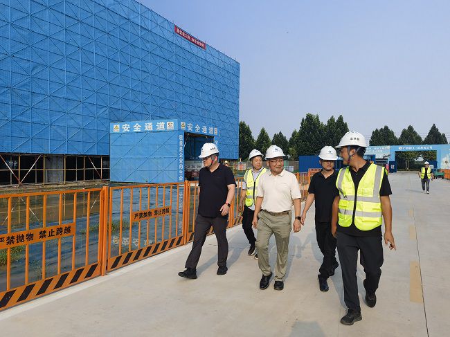 檢查現場(chǎng)。楊醒晨 攝（修圖）.jpg